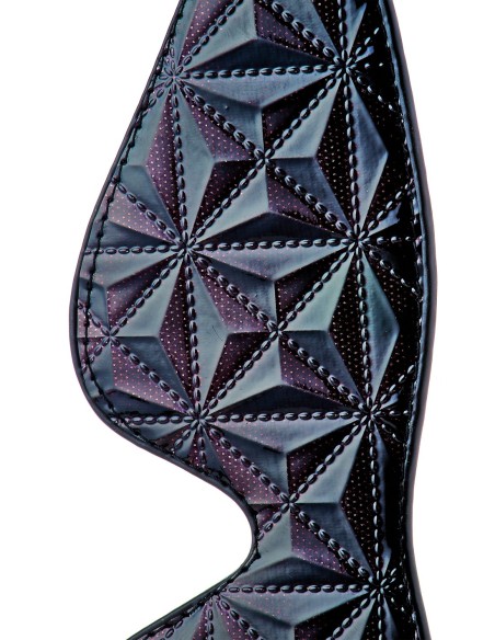 BLAZE CON LOS OJOS MORADOS