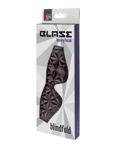 BLAZE CON LOS OJOS MORADOS