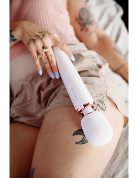 MASAJEADOR RECARGABLE LE WAND BLANCO PERLA