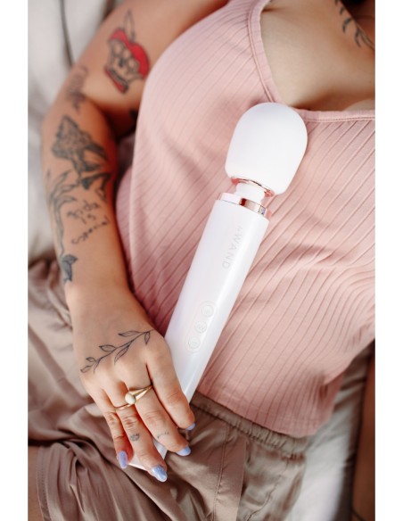 MASAJEADOR RECARGABLE LE WAND BLANCO PERLA