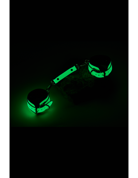 ESPOSAS RADIANTES QUE BRILLAN EN VERDE OSCURO