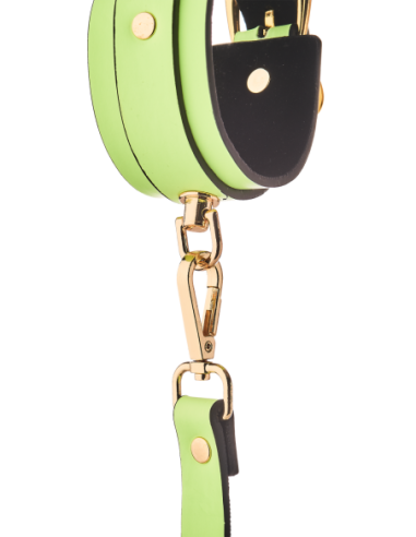 ESPOSAS RADIANTES QUE BRILLAN EN VERDE OSCURO