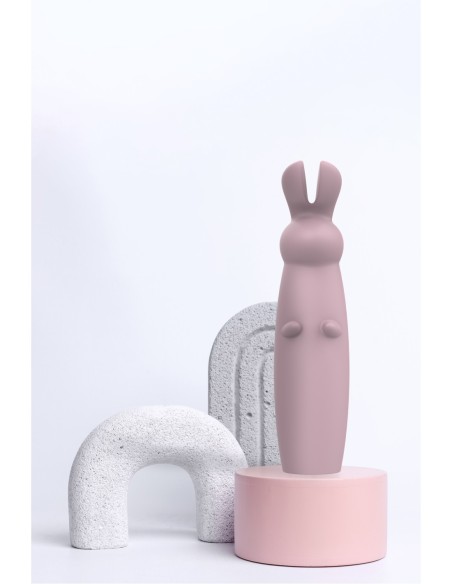 MASAJEADOR CONEJO HAZEL NUDE