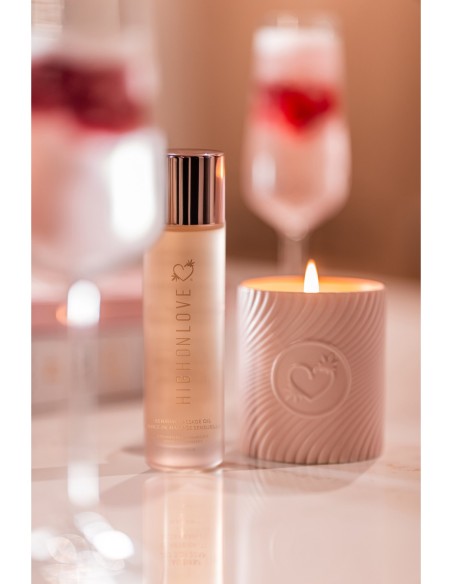 HIGH ON LOVE PINK MASSAGE CANDLE STRAWBERRIES AND CHAMPAGNE 220ML