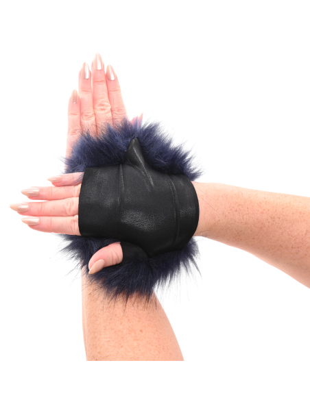SPORTSHEETS COUGAR SPIKED SENSORY GLOVE